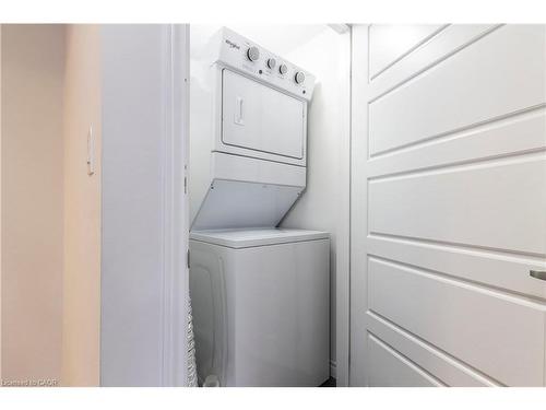 B4-1430 Highland Road W, Kitchener, ON - Indoor Photo Showing Laundry Room