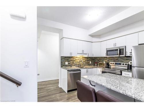 B4-1430 Highland Road W, Kitchener, ON - Indoor Photo Showing Kitchen With Upgraded Kitchen