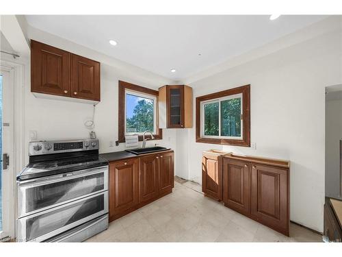 43 Perry Street, Barrie, ON - Indoor Photo Showing Kitchen
