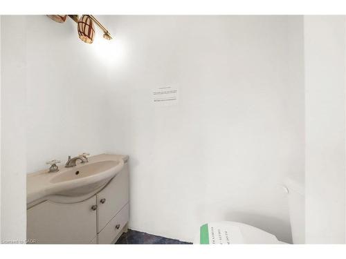 43 Perry Street, Barrie, ON - Indoor Photo Showing Bathroom