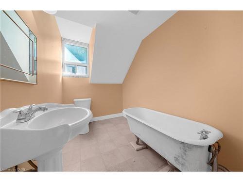 43 Perry Street, Barrie, ON - Indoor Photo Showing Bathroom