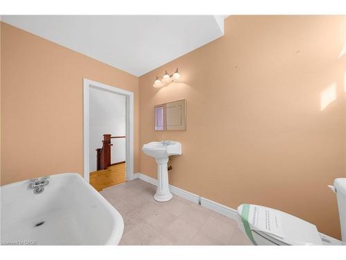 43 Perry Street, Barrie, ON - Indoor Photo Showing Bathroom