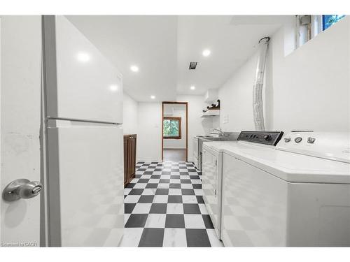 43 Perry Street, Barrie, ON - Indoor Photo Showing Laundry Room