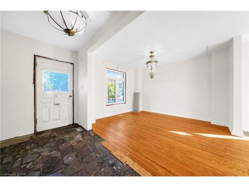 43 Perry Street, Barrie, ON - Indoor Photo Showing Other Room