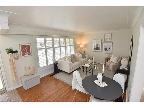 130 Delmar Drive, Hamilton, ON - Indoor Photo Showing Living Room