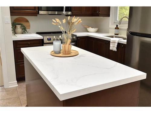 130 Delmar Drive, Hamilton, ON - Indoor Photo Showing Kitchen