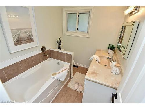 130 Delmar Drive, Hamilton, ON - Indoor Photo Showing Bathroom