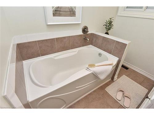 130 Delmar Drive, Hamilton, ON - Indoor Photo Showing Bathroom