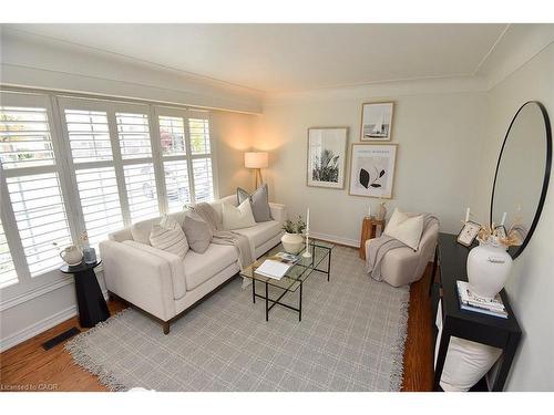 130 Delmar Drive, Hamilton, ON - Indoor Photo Showing Living Room