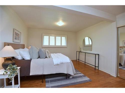 130 Delmar Drive, Hamilton, ON - Indoor Photo Showing Bedroom