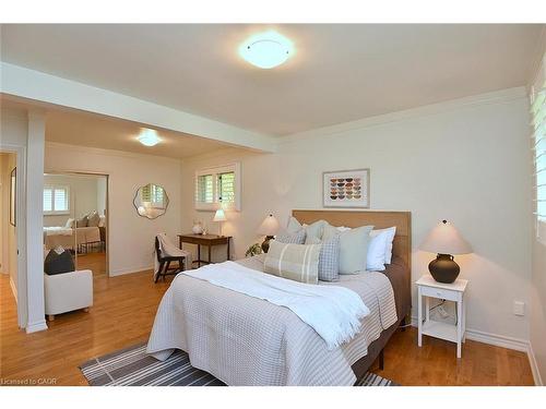 130 Delmar Drive, Hamilton, ON - Indoor Photo Showing Bedroom