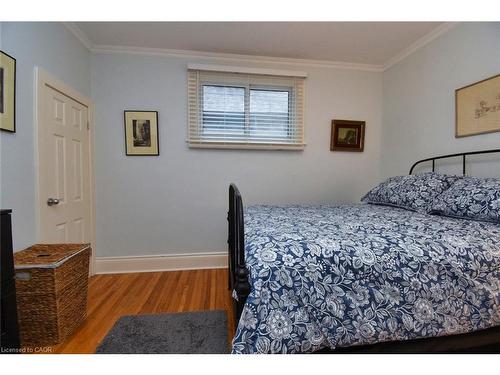 206 East 8Th Street, Hamilton, ON - Indoor Photo Showing Bedroom