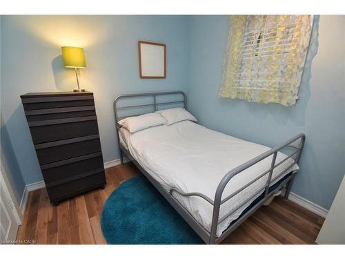 206 East 8Th Street, Hamilton, ON - Indoor Photo Showing Bedroom