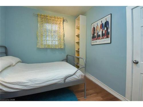 206 East 8Th Street, Hamilton, ON - Indoor Photo Showing Bedroom