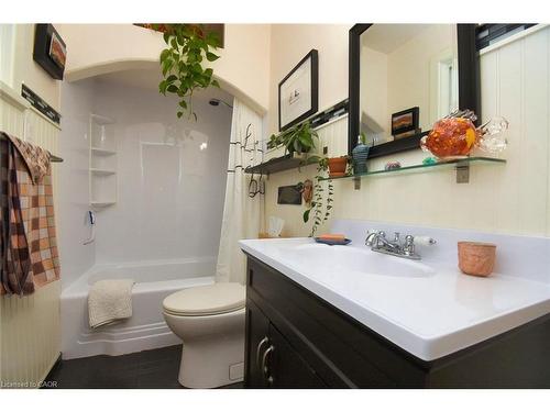 206 East 8Th Street, Hamilton, ON - Indoor Photo Showing Bathroom