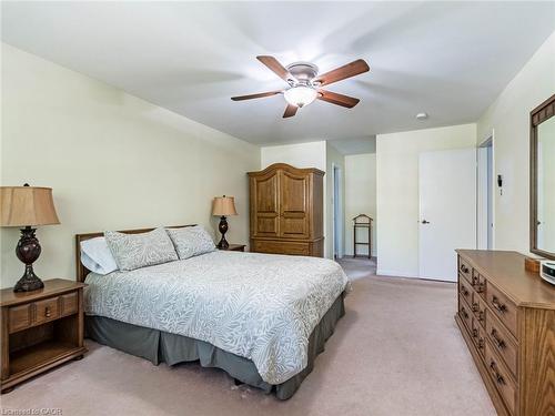 1404 Kimberley Drive, Oakville, ON - Indoor Photo Showing Bedroom