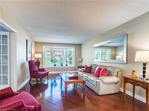 1404 Kimberley Drive, Oakville, ON - Indoor Photo Showing Living Room