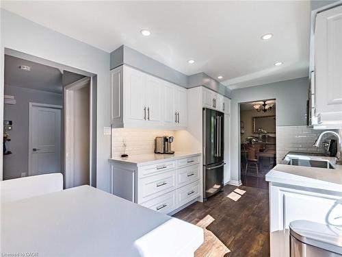 1404 Kimberley Drive, Oakville, ON - Indoor Photo Showing Kitchen