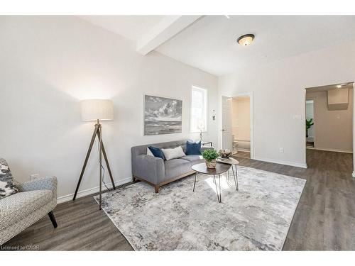 196 Picton Street E, Hamilton, ON - Indoor Photo Showing Living Room