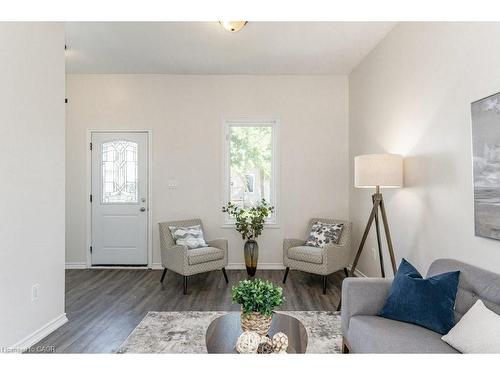 196 Picton Street E, Hamilton, ON - Indoor Photo Showing Living Room