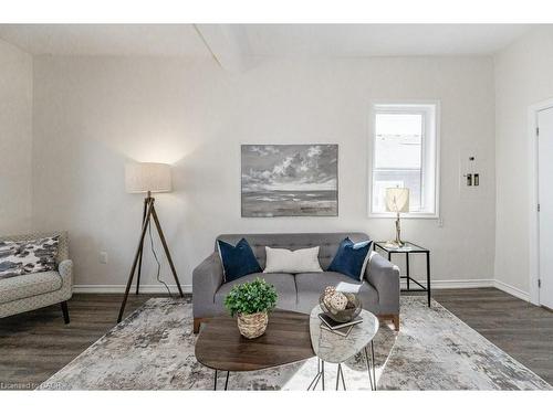 196 Picton Street E, Hamilton, ON - Indoor Photo Showing Living Room