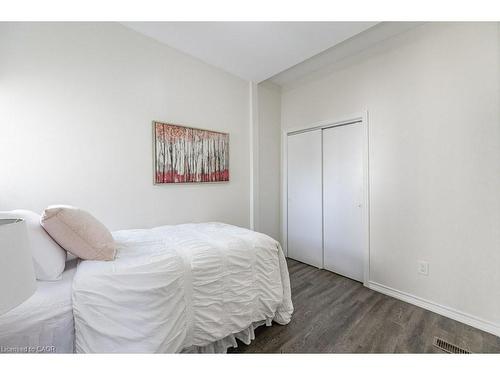 196 Picton Street E, Hamilton, ON - Indoor Photo Showing Bedroom