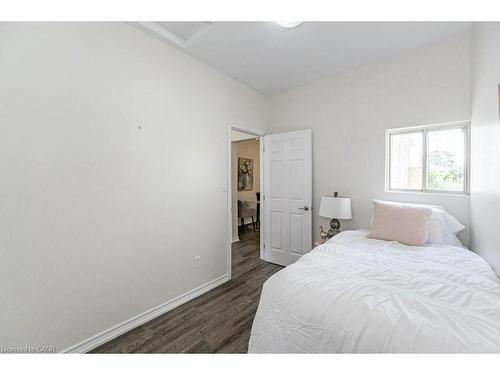 196 Picton Street E, Hamilton, ON - Indoor Photo Showing Bedroom