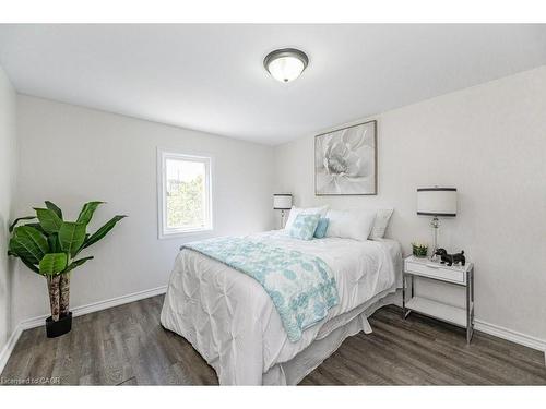 196 Picton Street E, Hamilton, ON - Indoor Photo Showing Bedroom