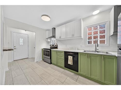421 East 36Th Street, Hamilton, ON - Indoor Photo Showing Kitchen With Double Sink