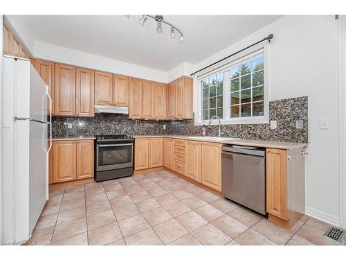 2499 Scotch Pine Drive, Oakville, ON - Indoor Photo Showing Kitchen