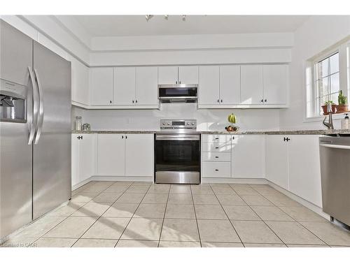 355 Hobbs Crescent, Milton, ON - Indoor Photo Showing Kitchen