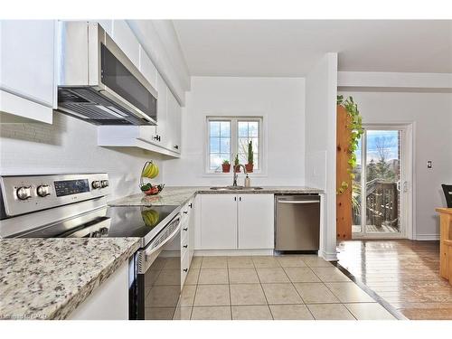 355 Hobbs Crescent, Milton, ON - Indoor Photo Showing Kitchen With Upgraded Kitchen