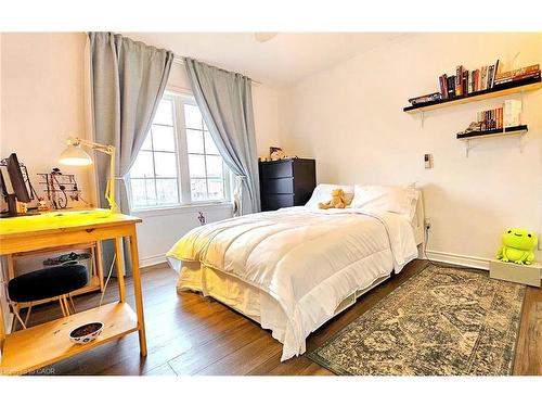 355 Hobbs Crescent, Milton, ON - Indoor Photo Showing Bedroom