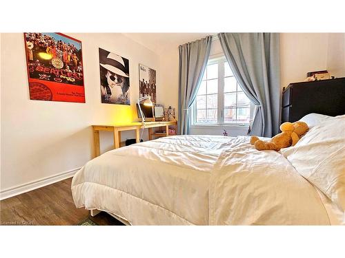 355 Hobbs Crescent, Milton, ON - Indoor Photo Showing Bedroom