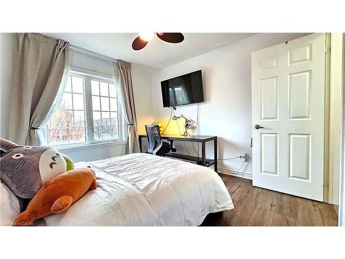 355 Hobbs Crescent, Milton, ON - Indoor Photo Showing Bedroom