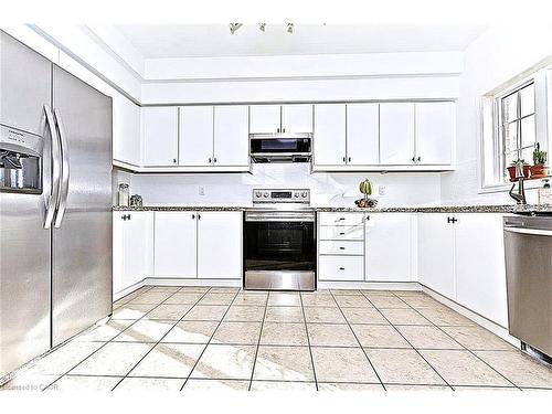 355 Hobbs Crescent, Milton, ON - Indoor Photo Showing Kitchen