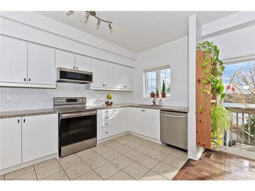 355 Hobbs Crescent, Milton, ON - Indoor Photo Showing Kitchen