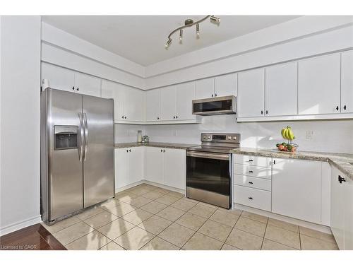 355 Hobbs Crescent, Milton, ON - Indoor Photo Showing Kitchen