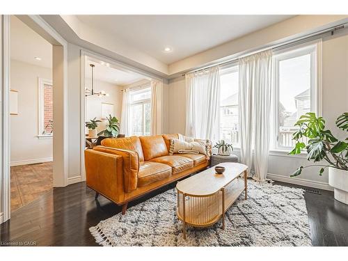 8 Matteo Trail, Hamilton, ON - Indoor Photo Showing Living Room