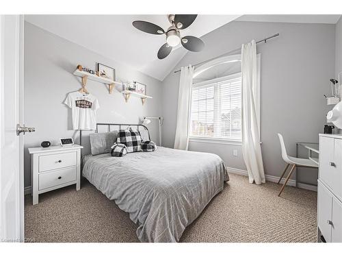 8 Matteo Trail, Hamilton, ON - Indoor Photo Showing Bedroom
