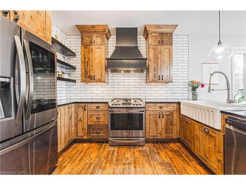 8 Matteo Trail, Hamilton, ON - Indoor Photo Showing Kitchen With Stainless Steel Kitchen With Upgraded Kitchen