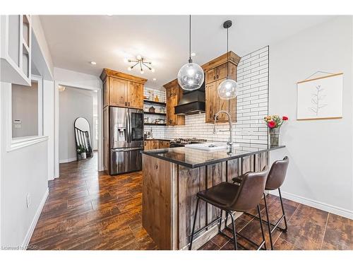 8 Matteo Trail, Hamilton, ON - Indoor Photo Showing Kitchen With Stainless Steel Kitchen With Upgraded Kitchen