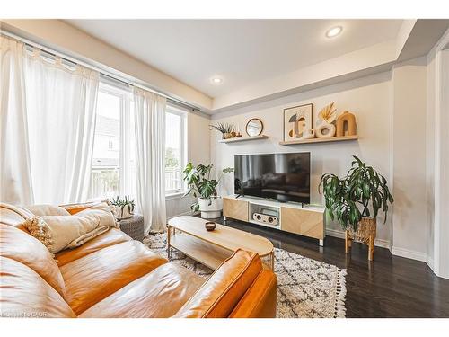8 Matteo Trail, Hamilton, ON - Indoor Photo Showing Living Room