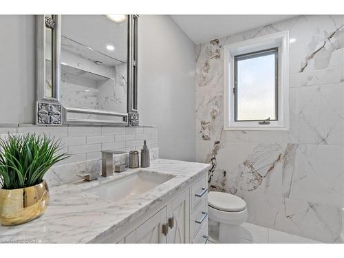 20 Grandy Lane, Cambridge, ON - Indoor Photo Showing Bathroom