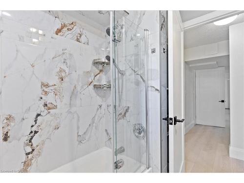 20 Grandy Lane, Cambridge, ON - Indoor Photo Showing Bathroom