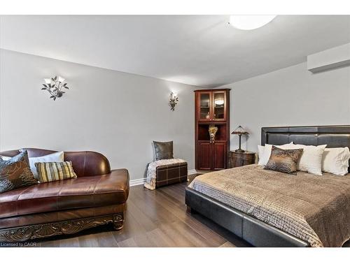 20 Grandy Lane, Cambridge, ON - Indoor Photo Showing Bedroom