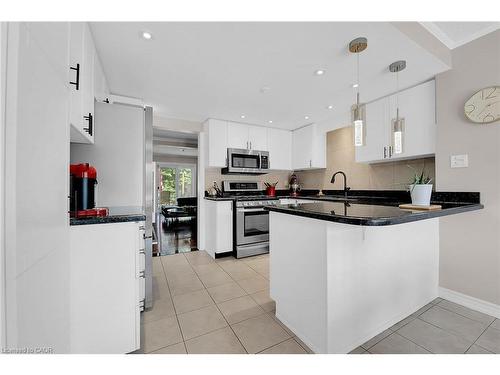 10 Edgewater Drive, Stoney Creek, ON - Indoor Photo Showing Kitchen With Stainless Steel Kitchen With Upgraded Kitchen