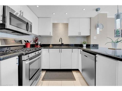 10 Edgewater Drive, Stoney Creek, ON - Indoor Photo Showing Kitchen With Stainless Steel Kitchen With Upgraded Kitchen