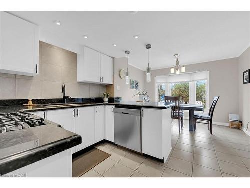 10 Edgewater Drive, Stoney Creek, ON - Indoor Photo Showing Kitchen With Upgraded Kitchen