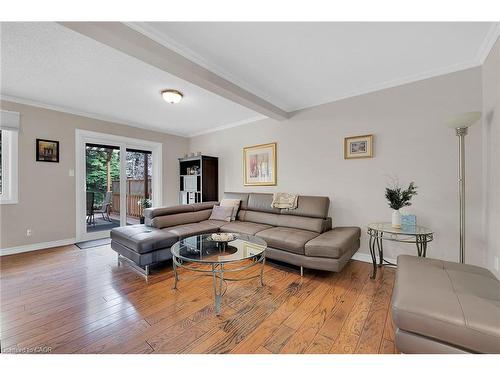 10 Edgewater Drive, Stoney Creek, ON - Indoor Photo Showing Living Room
